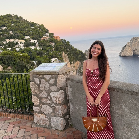 Meet your Posher, Melissa - Picture 1 of 1